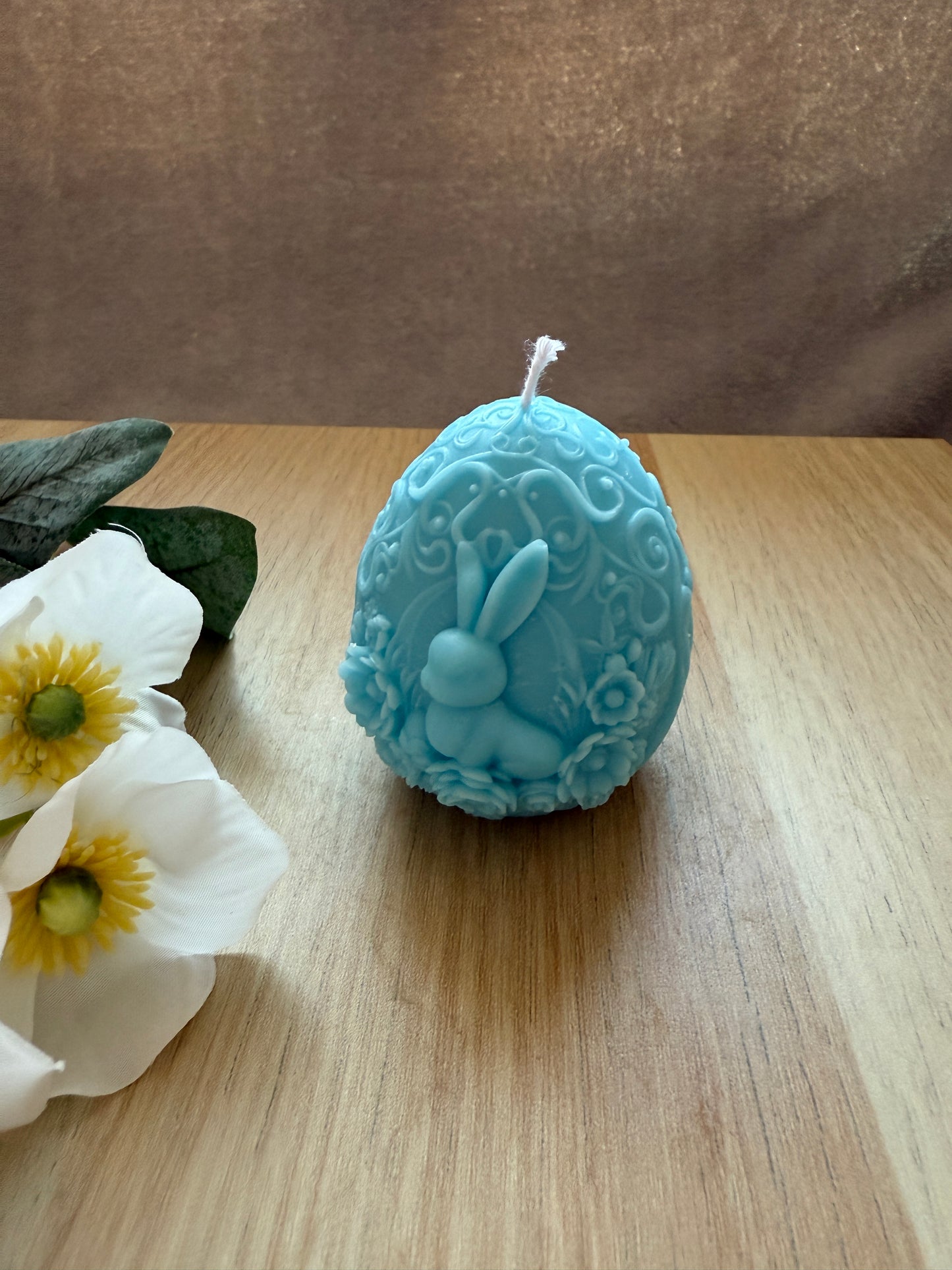 Osterei mit Hasen