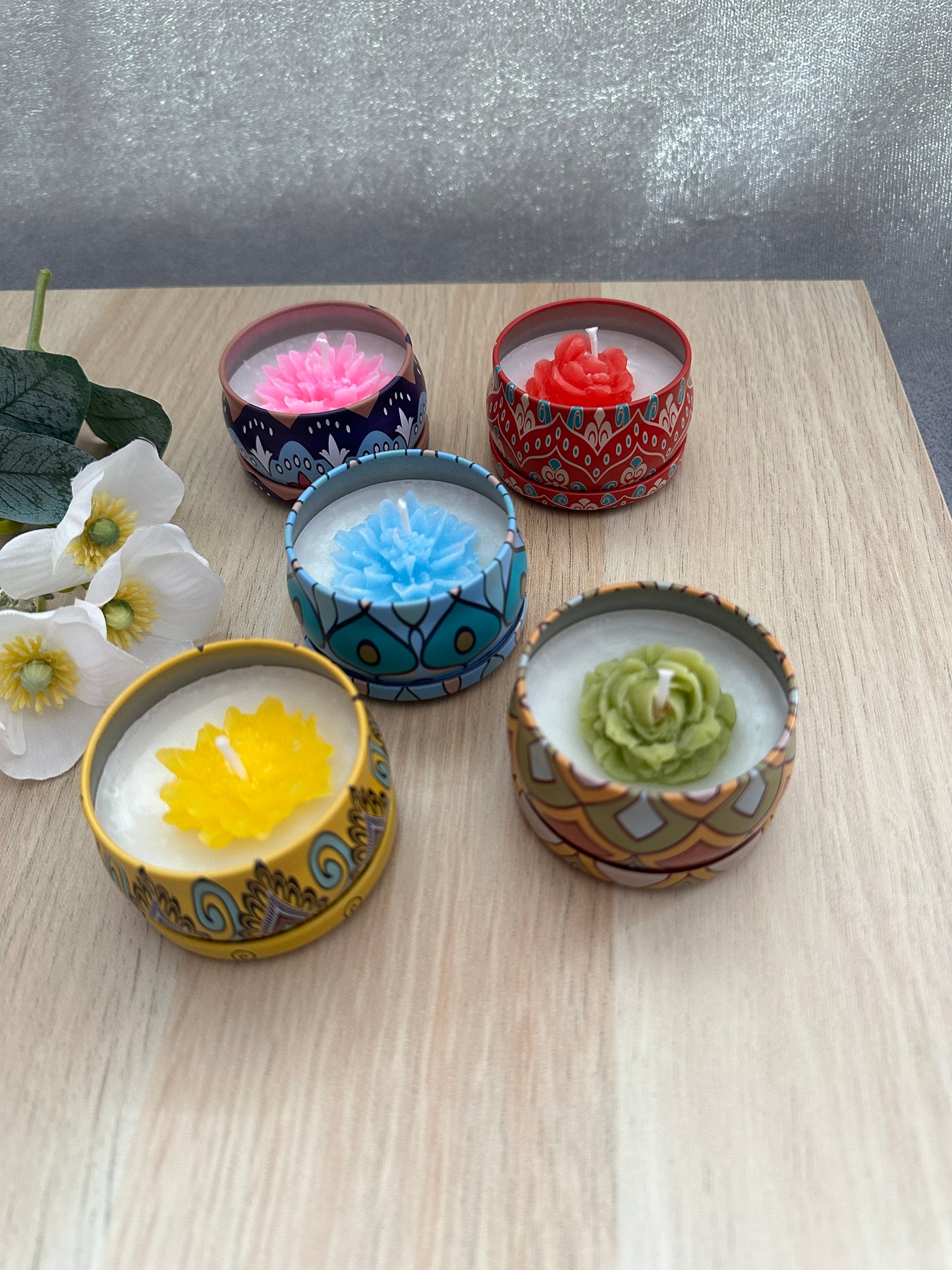 Container candles with flowers
