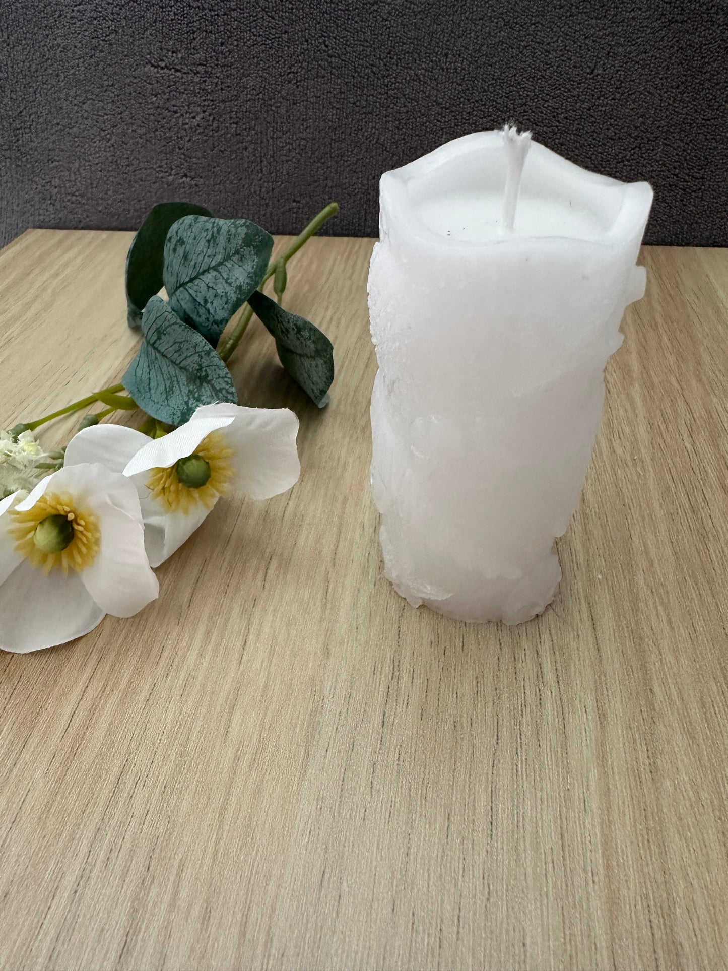 Cylinder candle with shells