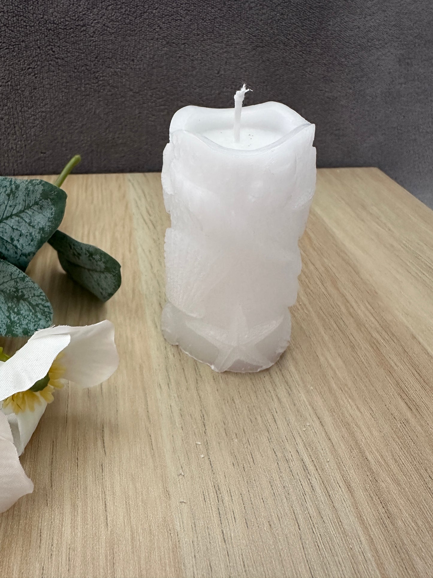 Cylinder candle with shells