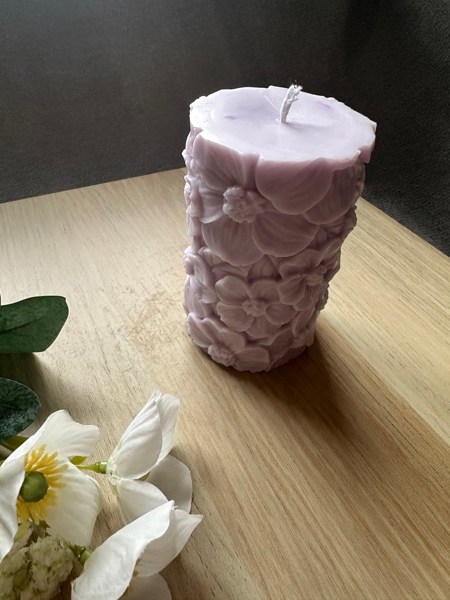 Cylinder candle with flowers